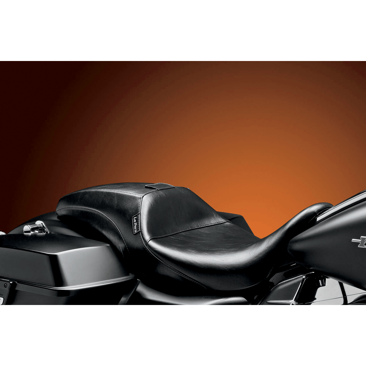 LE PERA Outcast Seat Full-Length With Backrest Smooth Black FL '08-'23 LK987BR