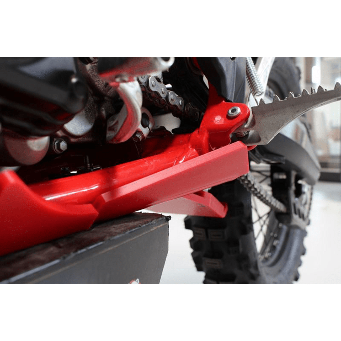 AXP RACING Xtrem Skid Plate Red Beta AX1551