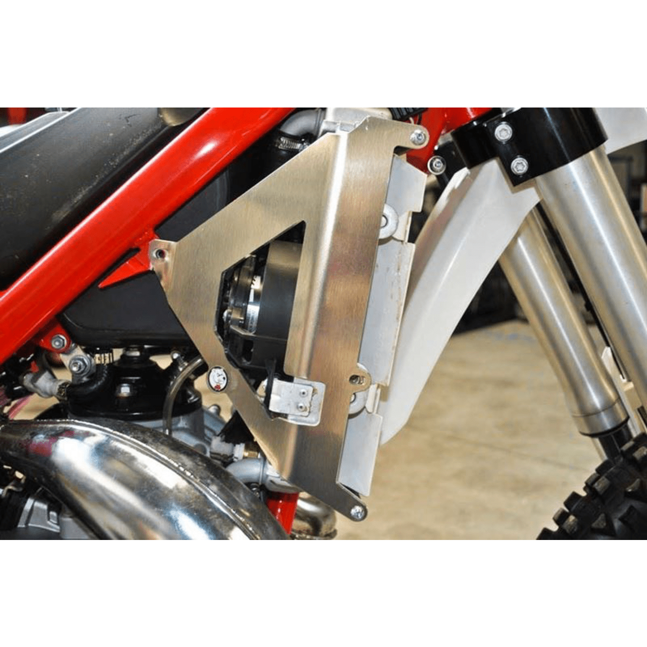 AXP RACING Radiator Braces Beta AX1397