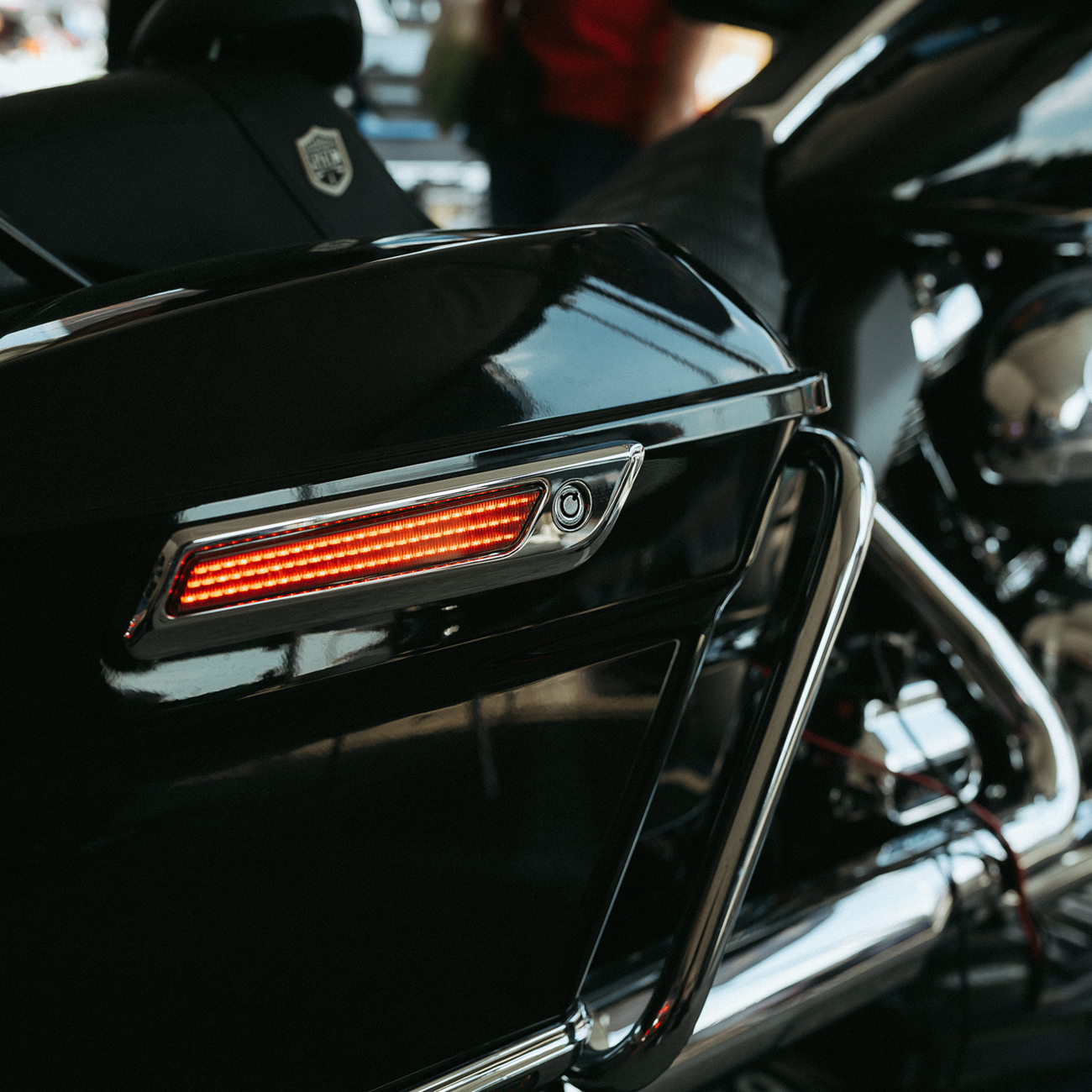 CUSTOM DYNAMICS Latch Light Saddlebag Smoke Chrome CDSBLBCMSC