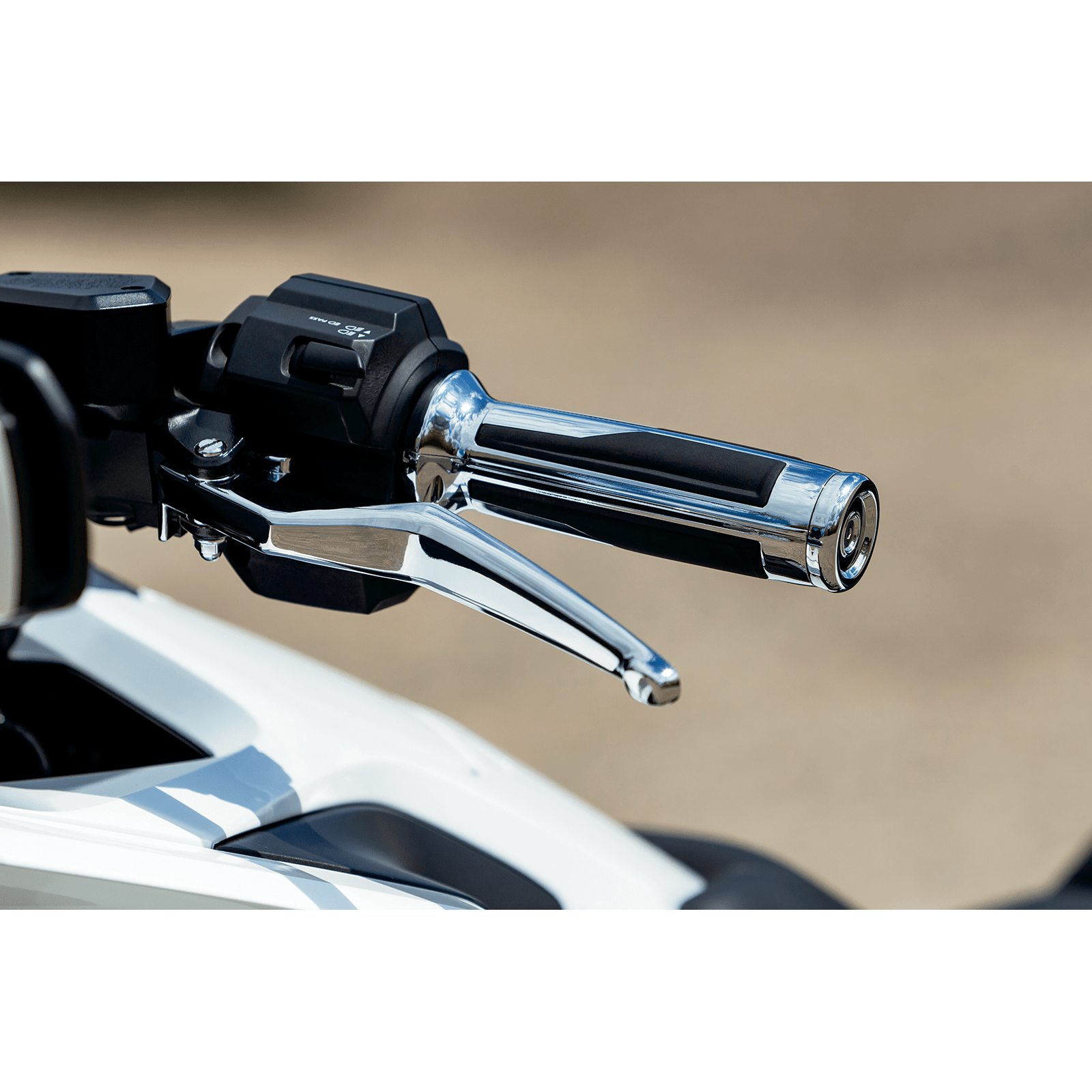 KURYAKYN Grips Omni Gold Wing Chrome 6764